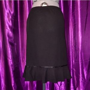Cute knee length basic black skirt by Cato!
